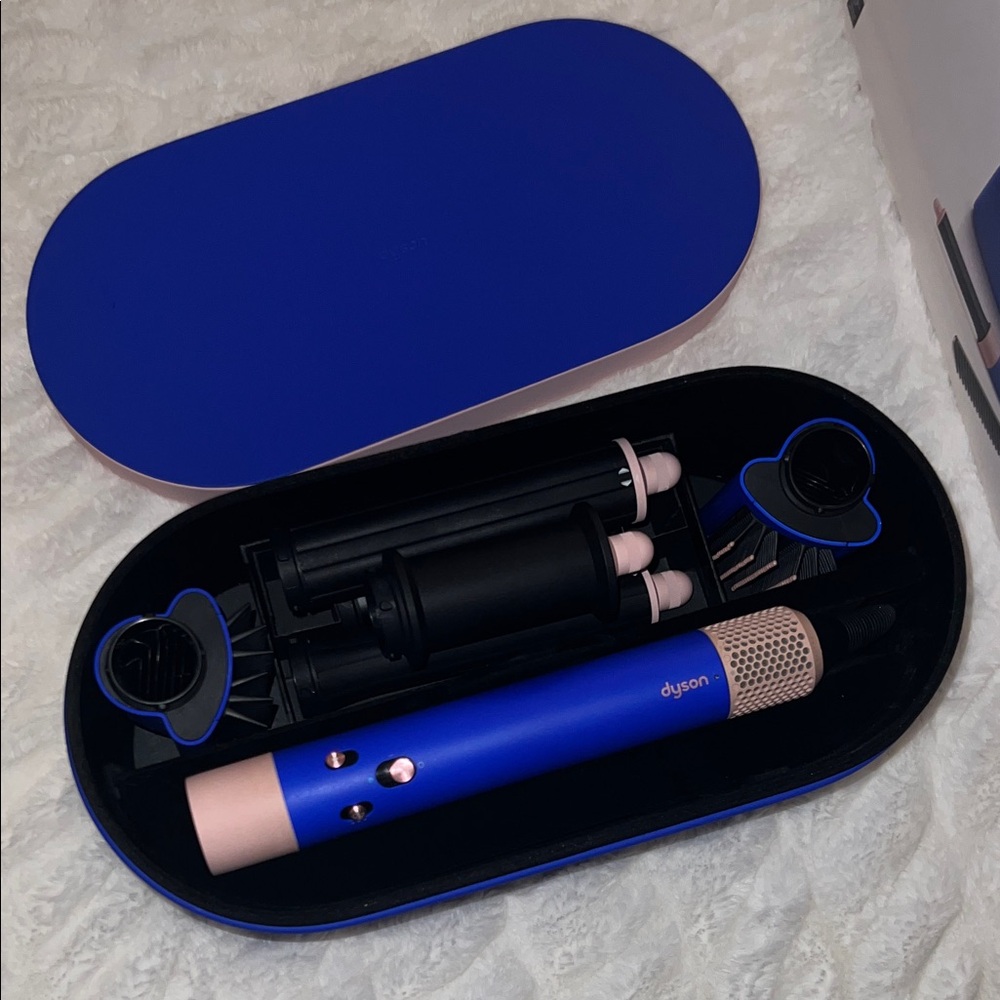 Dyson Airwrap Complete Long in Blue and pink. Only used a few times.